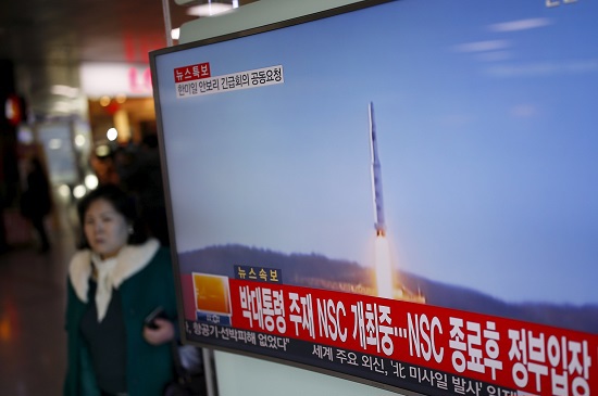 Triều Tiên phóng thủ tên lửa đạn đạo: Cơ hội thể hiện của ông Trump - Ảnh 1