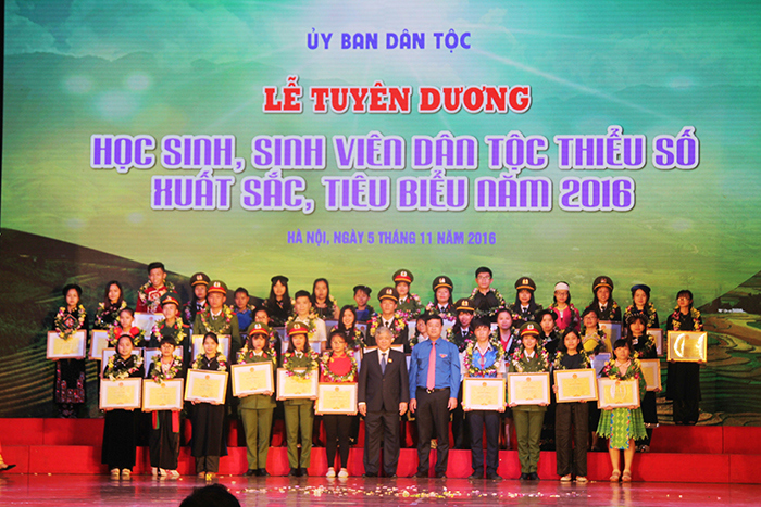 Tuyên dương 141 học sinh, sinh viên dân tộc thiểu số xuất sắc - Ảnh 2