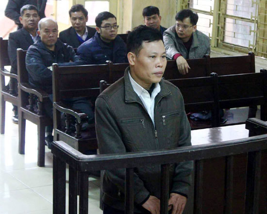2 cán bộ gây oan sai cho ông Nguyễn Thanh Chấn lĩnh… 20 tháng tù - Ảnh 1