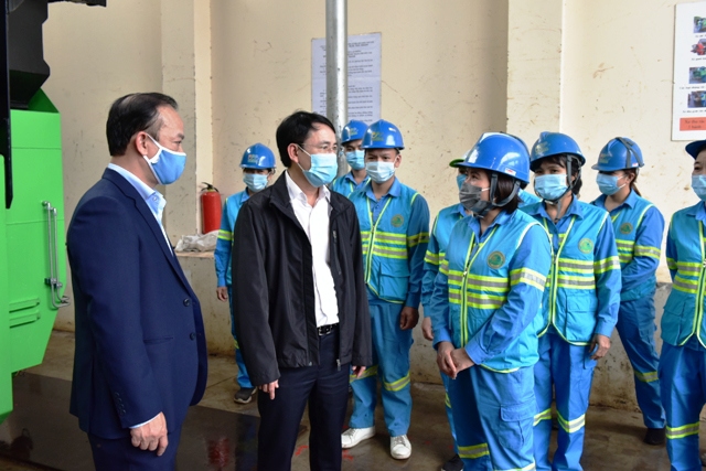 Phó Chủ tịch UBND TP Hà Nội Nguyễn Trọng Đông thăm, chúc Tết cán bộ, công nhân vệ sinh môi trường - Ảnh 1