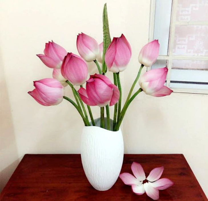 6 loại hoa nên đặt trên bàn thờ ngày Tết để thu hút tài lộc - Ảnh 3