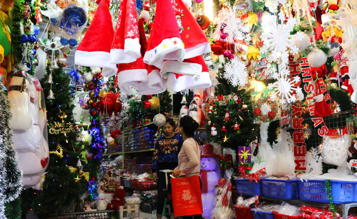 Thị trường hàng trang trí Noel bắt đầu sôi động - Ảnh 4