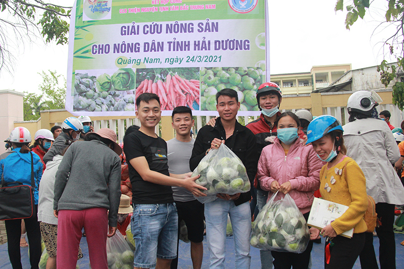 Người dân Quảng Nam giải cứu 15 tấn nông sản cho vùng dịch Hải Dương - Ảnh 1