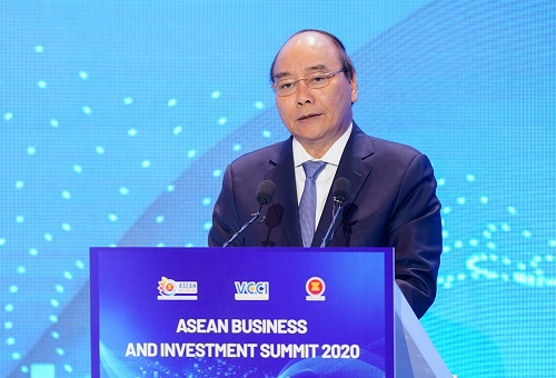 Thủ tướng Nguyễn Xuân Phúc: Đặt người dân và doanh nghiệp vào vị trí trung tâm của sự phát triển - Ảnh 1