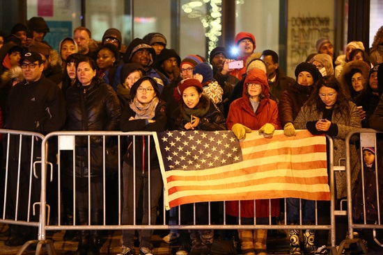 Người dân Mỹ xúc động trước bài phát biểu cuối cùng của ông Obama - Ảnh 10