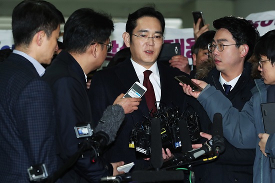 Công tố viên xin lệnh bắt lãnh đạo Samsung: Mối đe dọa cho nền kinh tế Hàn Quốc - Ảnh 1