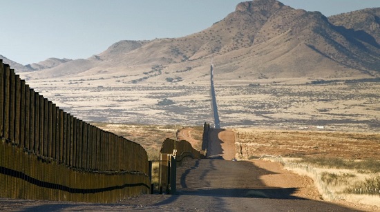 Chỉ có 20 triệu USD, ông Trump khó xây tường biên giới với Mexico - Ảnh 1
