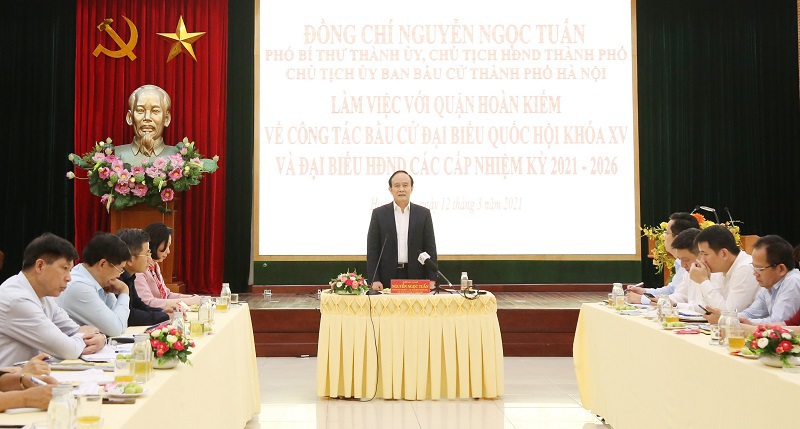 Chủ tịch Ủy ban Bầu cử Thành phố Nguyễn Ngọc Tuấn: Hoàn Kiếm cần trở thành hình mẫu cho các quận, huyện khác trong thực hiện công tác bầu cử - Ảnh 2