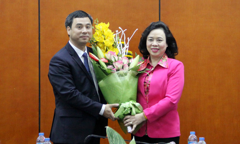 Trao quyết định bổ nhiệm lãnh đạo quận Hoàng Mai và Văn phòng Thành ủy - Ảnh 1