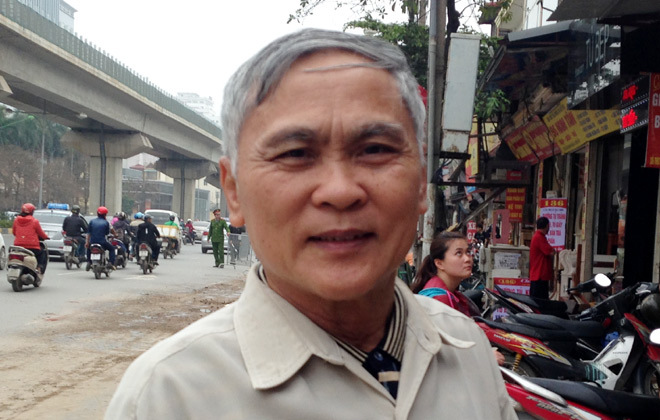 Hà Nội: Người dân tự nguyện phá dỡ phần vi phạm trên vỉa hè - Ảnh 1