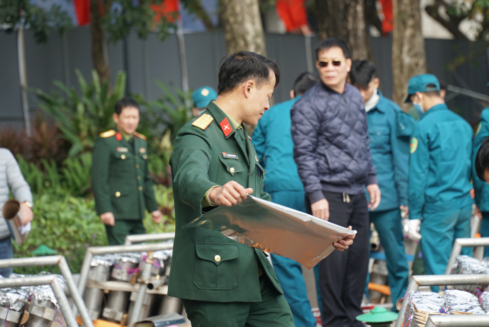 [Ảnh] Hà Nội: Các trận địa pháo hoa sẵn sàng khai hoả phục vụ người dân đón năm mới 2021 - Ảnh 5
