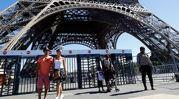 Pháp xây tường kính quanh tháp Eiffel để chống khủng bố - Ảnh 1