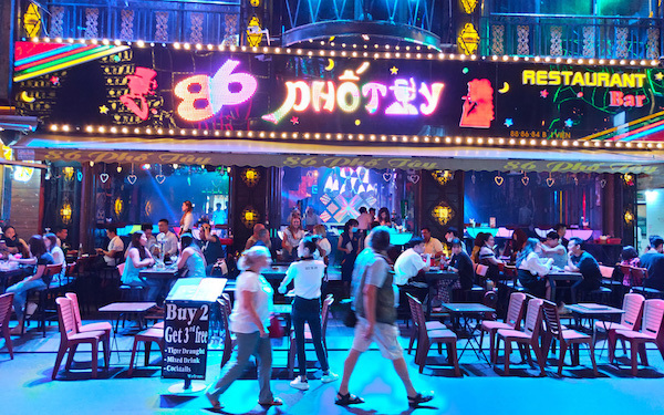 TP Hồ Chí Minh: Từ ngày 1/3, nhà hàng được hoạt động trở lại, tiếp tục đóng cửa quán bar - Ảnh 1
