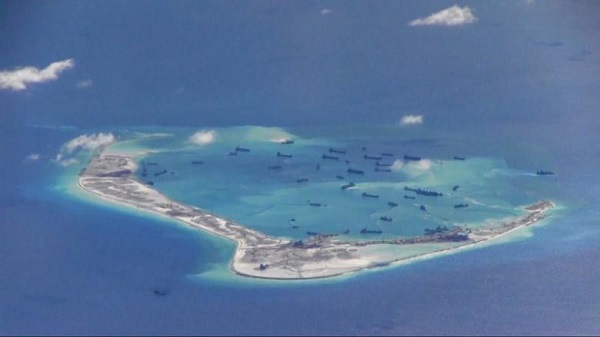 Philippines quan ngại việc Trung Quốc lắp vũ khí trên đảo nhân tạo ở Biển Đông - Ảnh 1