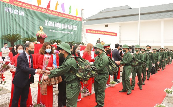 188 thanh niên huyện Gia Lâm lên đường thực hiện nghĩa vụ quân sự - Ảnh 7