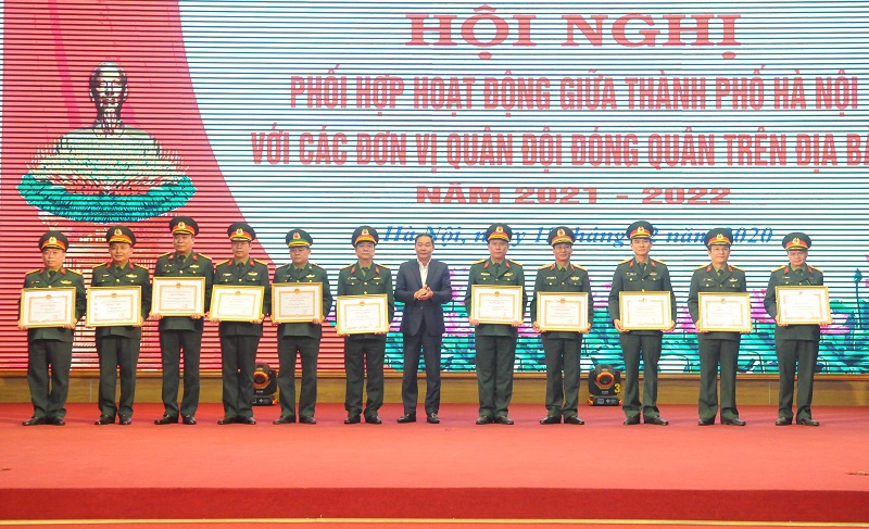 Tăng cường phối hợp hoạt động giữa TP Hà Nội với các đơn vị quân đội - Ảnh 1