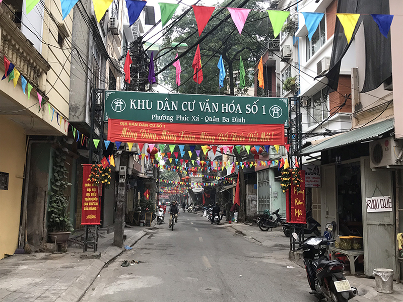 Các phường tại quận Ba Đình, Hà Nội tràn ngập sắc đỏ chào mừng Đại hội XIII của Đảng - Ảnh 4