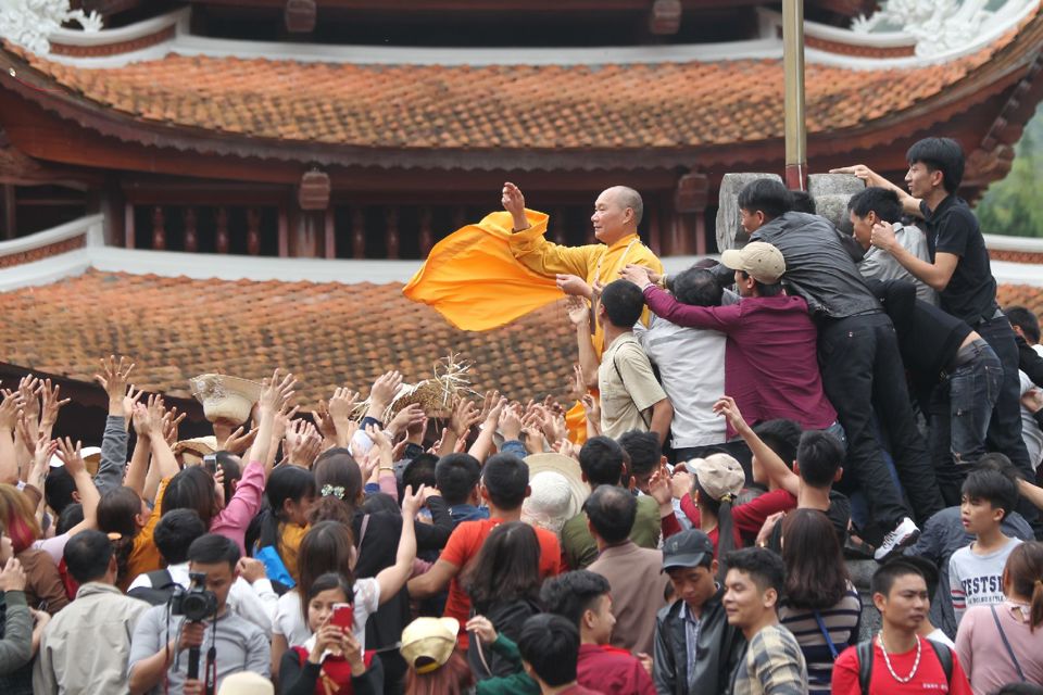Khoảng 4 vạn du khách trẩy hội chùa Hương ngày khai hội - Ảnh 4