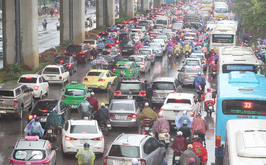 Hà Nội: Ùn tắc kéo dài trên nhiều tuyến phố trung tâm - Ảnh 7