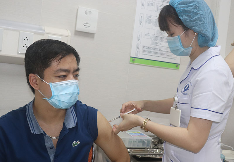 24.054 người được tiêm vaccine Covid-19 tại 12 tỉnh, thành phố - Ảnh 1