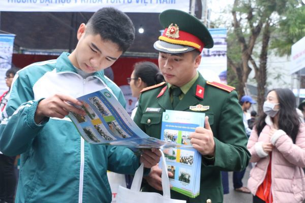 Xét tuyển đại học các trường quân đội năm 2021:  Nhiều quy định riêng, kèm theo tiêu chí phụ - Ảnh 1