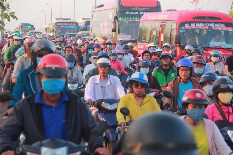 Hạ tầng giao thông TP Hồ Chí Minh thiếu vốn, nhiều dự án bị chậm tiến độ - Ảnh 1
