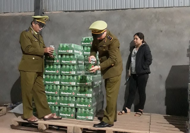 Quản lý thị trường bắt giữ 1.200 sản phẩm bia Heineken nhập lậu - Ảnh 1