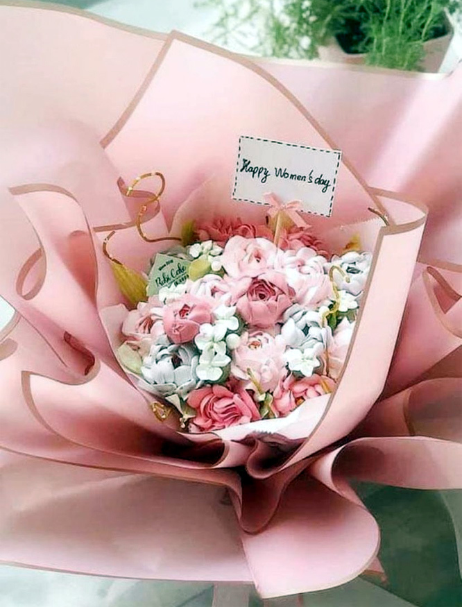 Hoa quà tặng: Hoa quà tặng không chỉ là vật dụng trang trí tuyệt đẹp mà còn là một cách thể hiện tình cảm và sự quan tâm đến người nhận. Hãy tham gia cùng chúng tôi để khám phá những hình ảnh đẹp và độc đáo của hoa quà tặng và lựa chọn món quà ưng ý cho người mà bạn yêu thương.
