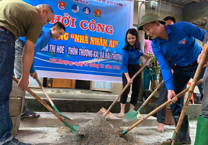 Tuổi trẻ Thủ đô tổ chức hoạt động tình nguyện hỗ trợ người dân miền Trung - Ảnh 2