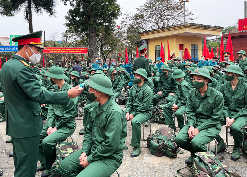 116 công dân quận Hà Đông lên đường thực hiện nghĩa vụ quân sự và công an - Ảnh 3