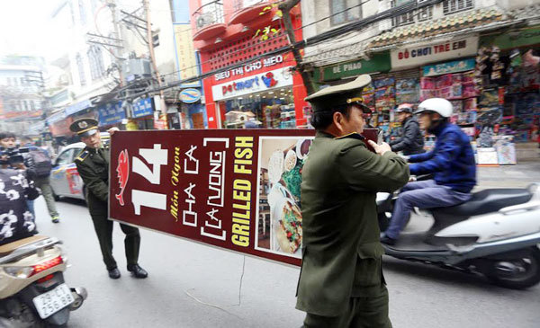 Sự kiện tuần qua: Hà Nội, TP Hồ Chí Minh đòi lại vỉa hè cho người đi bộ - Ảnh 1