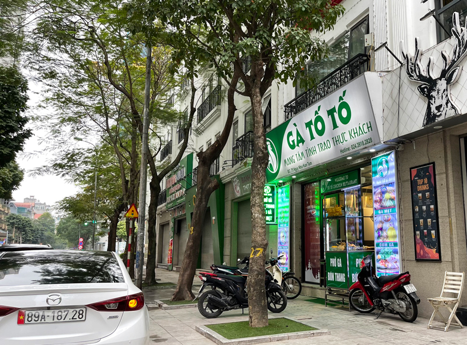 Hà Nội: Nhiều cửa hàng chưa khai Xuân, lác đác quán ăn đường phố, cà phê vẫn mở cửa - Ảnh 10