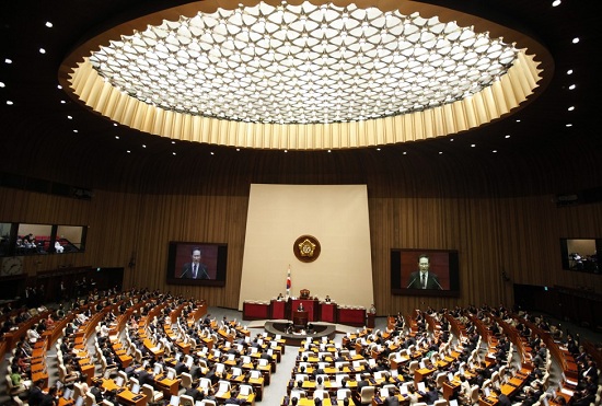 Phe đối lập trình Quốc hội báo cáo luận tội Tổng thống Hàn Quốc - Ảnh 1