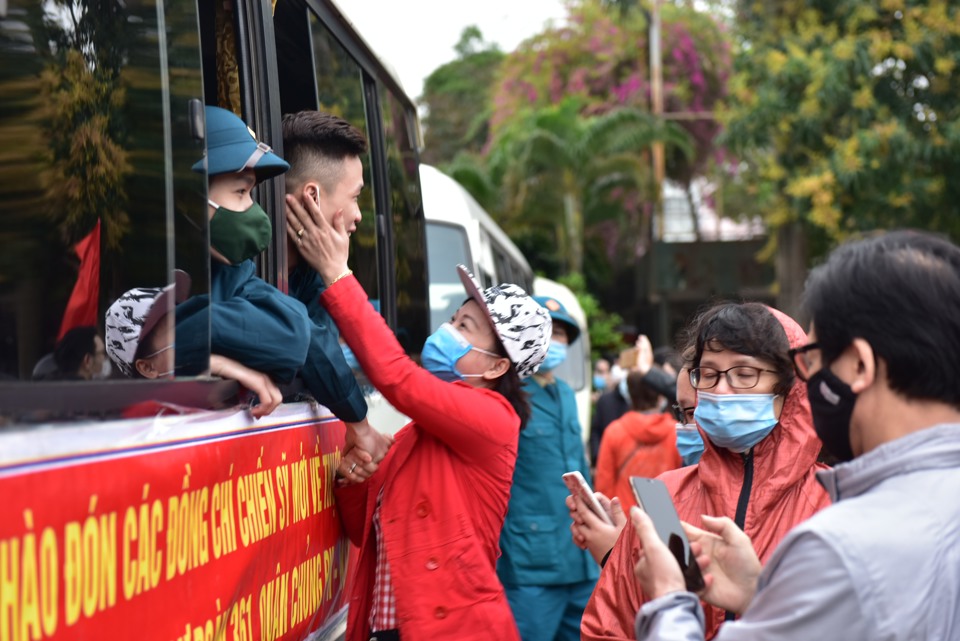Hà Nội: Hơn 4.500 thanh niên phấn khởi lên đường nhập ngũ - Ảnh 16