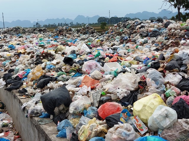 Hà Nội: Gần 10.000 tấn rác tại huyện Mỹ Đức chờ Công ty Minh Quân xử lý - Ảnh 5