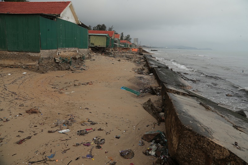 Nghệ An: Kè biển Cửa Lò vẫn hư hỏng nặng dù mùa du lịch sắp đến - Ảnh 7