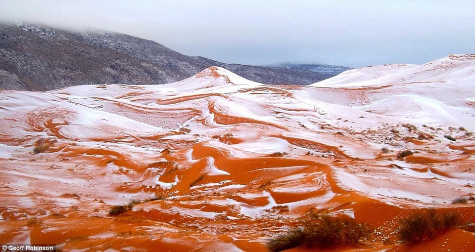 Tuyết lại rơi ở sa mạc Sahara: Tuyệt phẩm của “mẹ thiên nhiên” - Ảnh 6