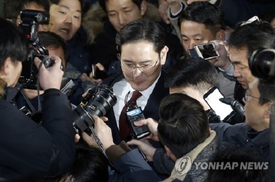 “Thái tử” Samsung thừa nhận Tổng thống yêu cầu ủng hộ bà Choi - Ảnh 1
