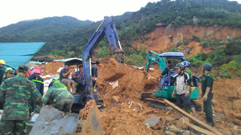 Khánh Hòa: Sạt lở núi khiến 9 người chết và bị thương - Ảnh 1
