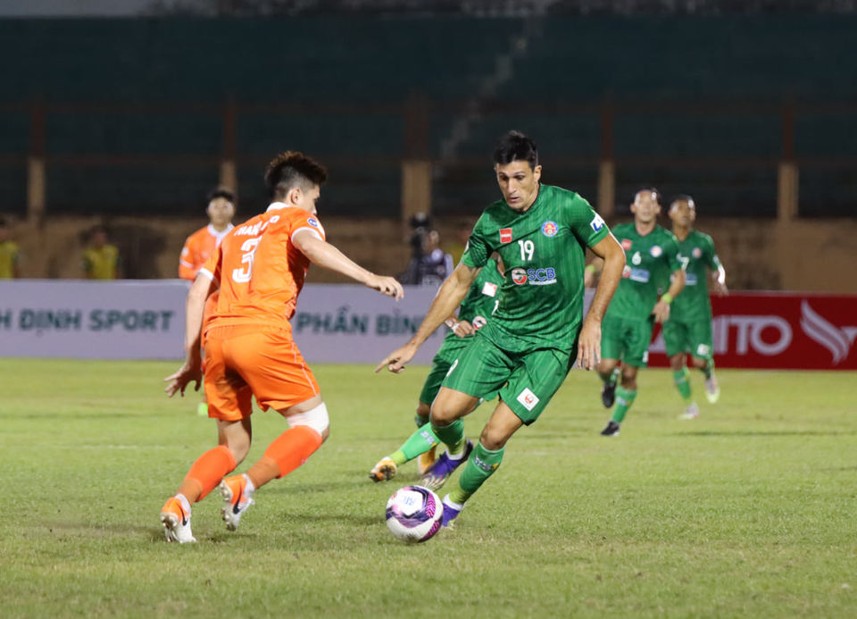 Vòng 3 V.League 2021: Người ở đèo cao, người về vực sâu - Ảnh 2