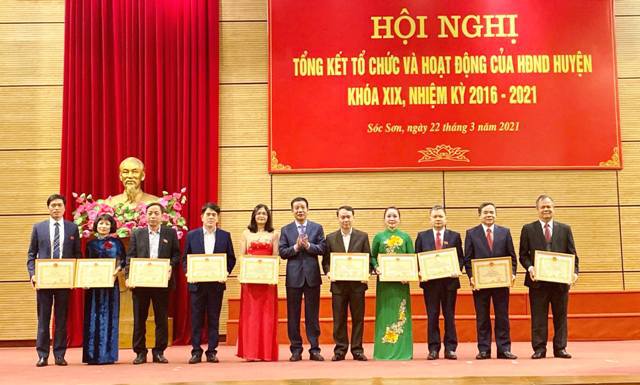 Sóc Sơn khen thưởng 49 tập thể, cá nhân có thành tích trong hoạt động HĐND nhiệm kỳ 2016 - 2021 - Ảnh 1
