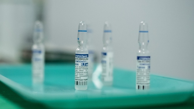 EU tiến gần hơn với vaccine ngừa Covid-19 của Nga - Ảnh 1