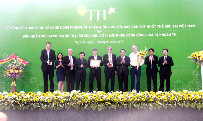 Việt Nam đã có giống bò sữa cho sản lượng 12.000 lít/chu kỳ/năm - Ảnh 1