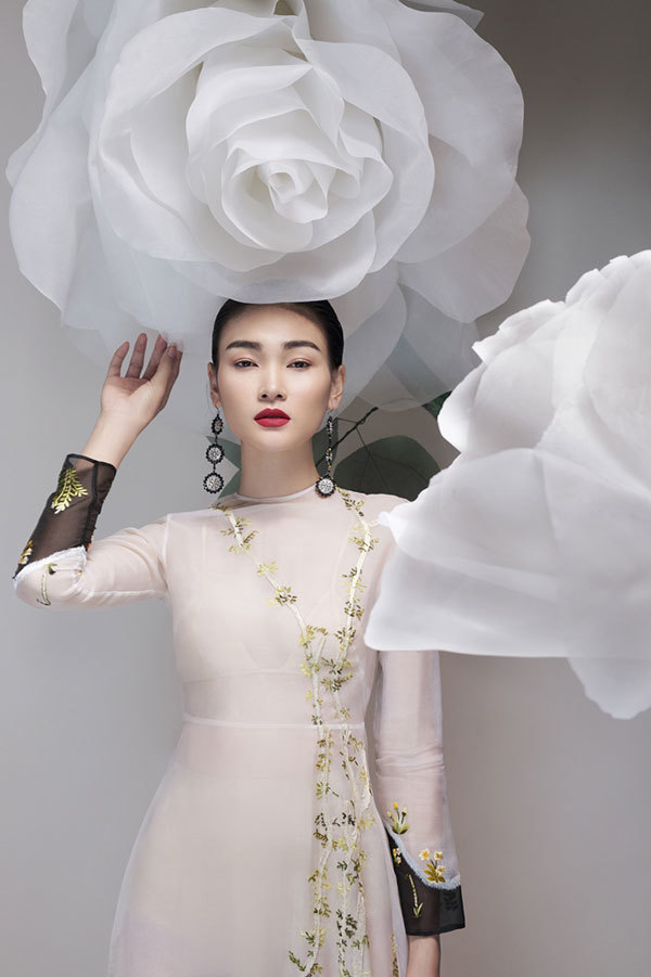 Đại diện Việt Nam tại Asia’s next top model “lột xác” bên hoa khổng lồ - Ảnh 7