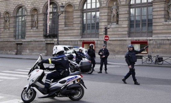 Pháp: Bắn trọng thương thủ phạm cầm dao tấn công tại bảo tàng Louvre - Ảnh 1