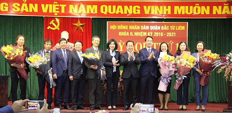 Đồng chí Lê Thị Thu Hương được bầu là Phó Chủ tịch UBND quận Bắc Từ Liêm - Ảnh 1