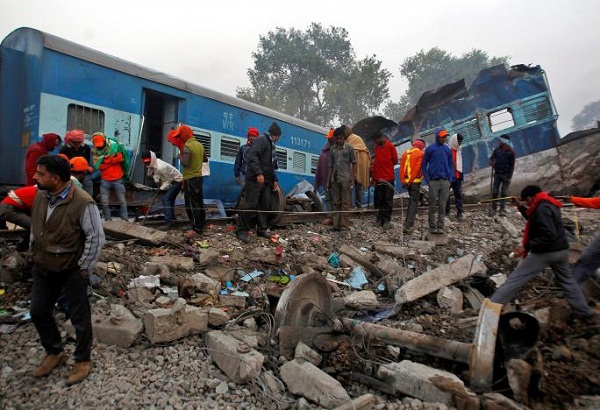 Ấn Độ: Hết hy vọng tìm thấy nạn nhân sống sót trong tai nạn tàu hỏa - Ảnh 3