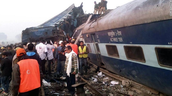 Vụ tàu hỏa Ấn Độ trật bánh: Số người thiệt mạng tăng lên 36 - Ảnh 1