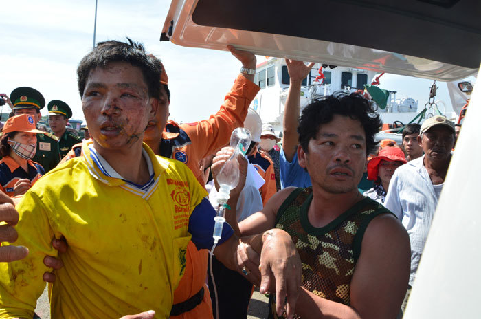 Nổ bình gas trên tàu cá, 1 người mất tích, 6 người bị thương nặng - Ảnh 2