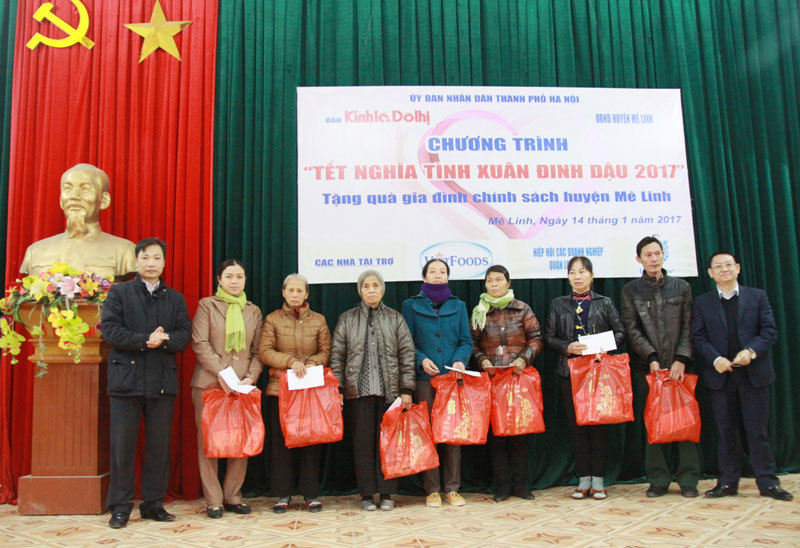 Trao 100 suất quà Tết cho các gia đình chính sách huyện Sóc Sơn và Mê Linh - Ảnh 4